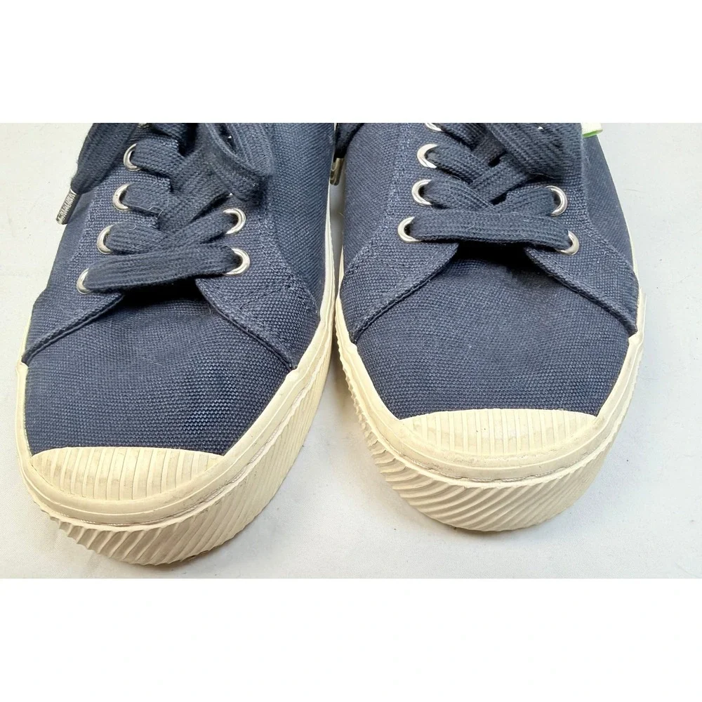 Cariuma OCA Low Canvas Sneakers Mens 9.5 Womens 11 Navy Blue Low Top